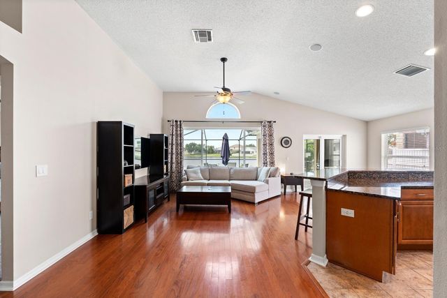 735 NE ADDISON DRIVE, St Petersburg, FL 33716
