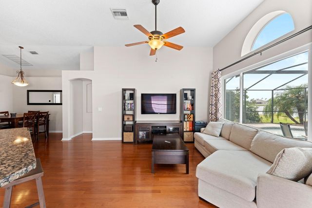 735 NE ADDISON DRIVE, St Petersburg, FL 33716