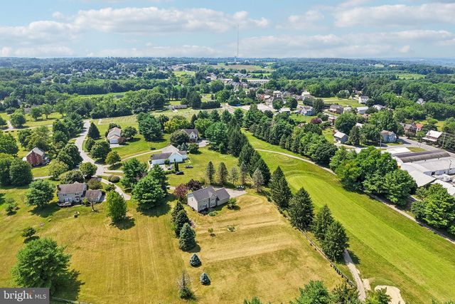 2092 TRIPLE GREEN CT, Hampstead, MD 21074