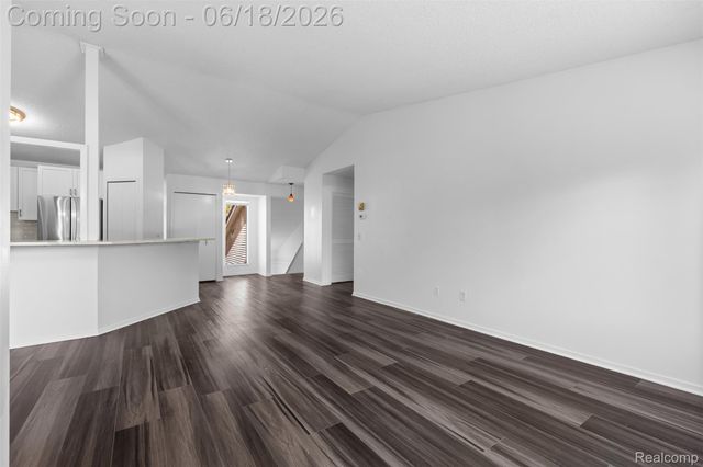 6680 Ridgefield Circle 201, West Bloomfield Charter Township, MI 48322