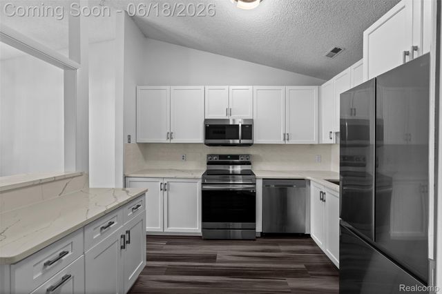 6680 Ridgefield Circle 201, West Bloomfield Charter Township, MI 48322