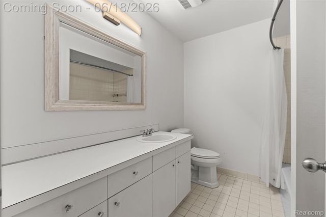 6680 Ridgefield Circle 201, West Bloomfield Charter Township, MI 48322