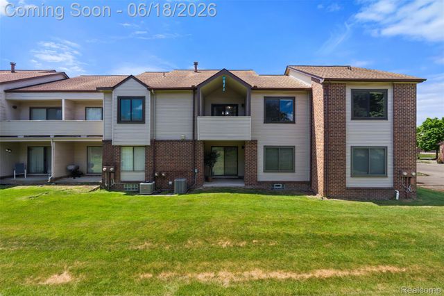6680 Ridgefield Circle 201, West Bloomfield Charter Township, MI 48322