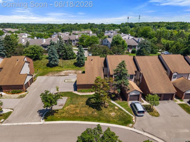 6680 Ridgefield Circle 201, West Bloomfield Charter Township, MI 48322