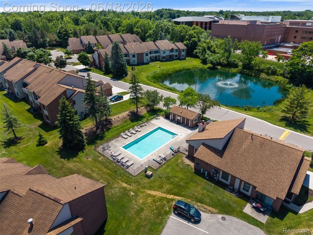 6680 Ridgefield Circle 201, West Bloomfield Charter Township, MI 48322
