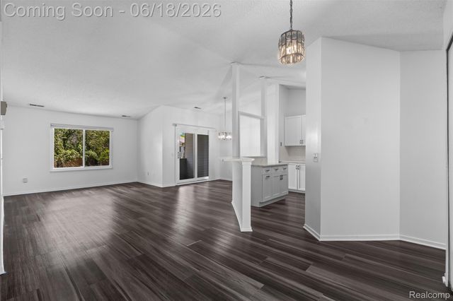 6680 Ridgefield Circle 201, West Bloomfield Charter Township, MI 48322