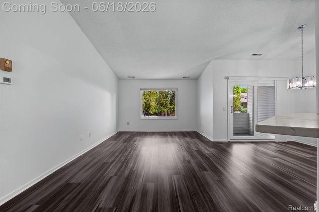 6680 Ridgefield Circle 201, West Bloomfield Charter Township, MI 48322