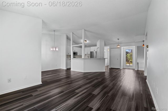 6680 Ridgefield Circle 201, West Bloomfield Charter Township, MI 48322