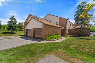6680 Ridgefield Circle 201, West Bloomfield Charter Township, MI 48322