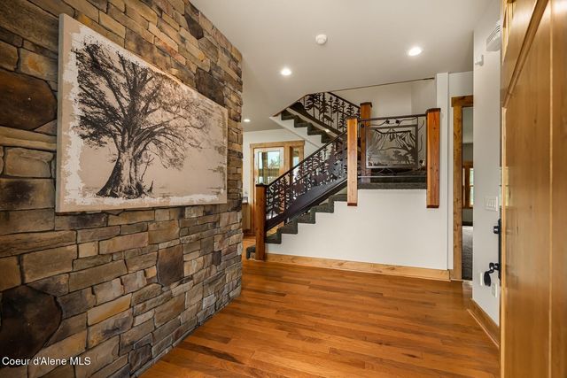 110 Wright Ct, Sandpoint, ID 83864
