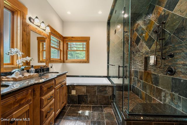 110 Wright Ct, Sandpoint, ID 83864