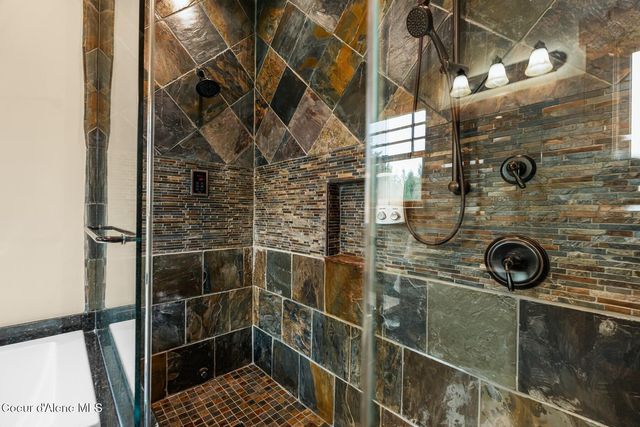 110 Wright Ct, Sandpoint, ID 83864