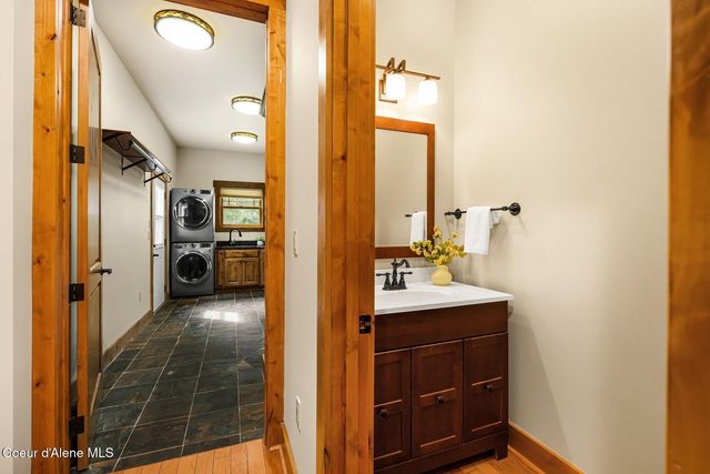 110 Wright Ct, Sandpoint, ID 83864