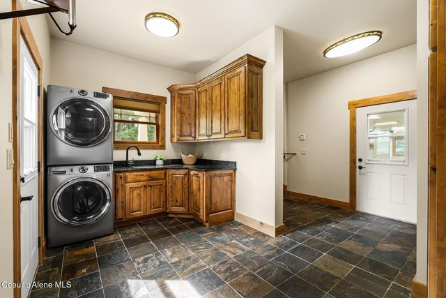 110 Wright Ct, Sandpoint, ID 83864
