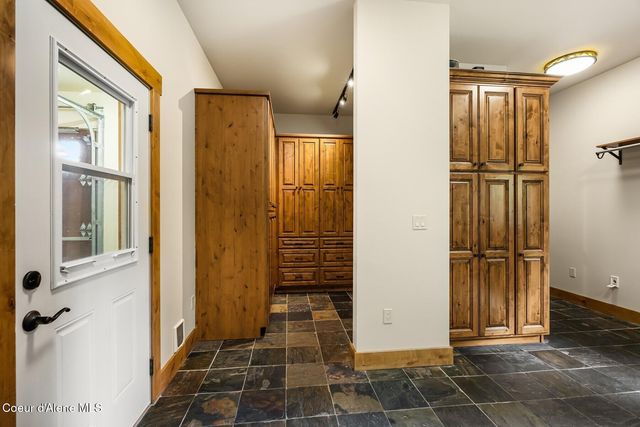 110 Wright Ct, Sandpoint, ID 83864
