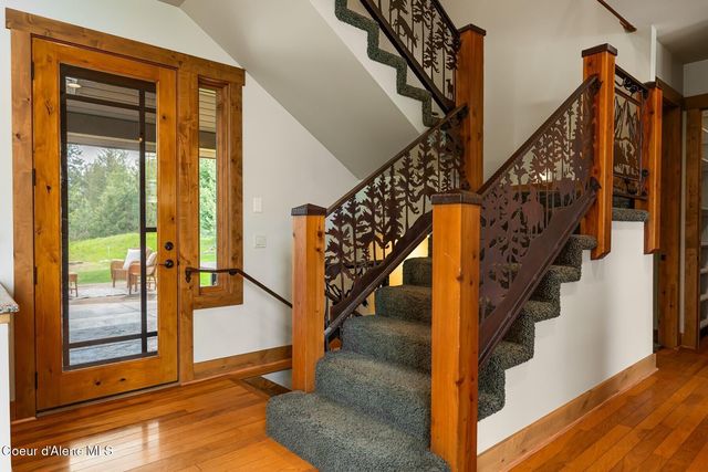 110 Wright Ct, Sandpoint, ID 83864