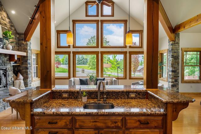 110 Wright Ct, Sandpoint, ID 83864