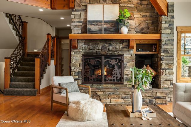 110 Wright Ct, Sandpoint, ID 83864