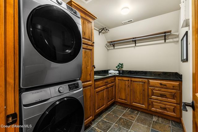 110 Wright Ct, Sandpoint, ID 83864