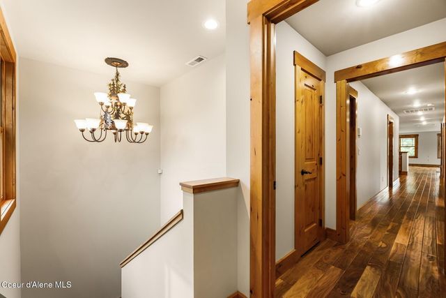 110 Wright Ct, Sandpoint, ID 83864