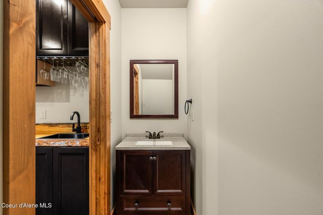 110 Wright Ct, Sandpoint, ID 83864