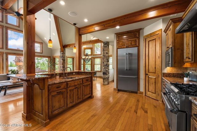 110 Wright Ct, Sandpoint, ID 83864