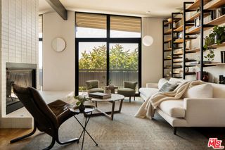 2825 La Cuesta Drive, Los Angeles, CA 90046