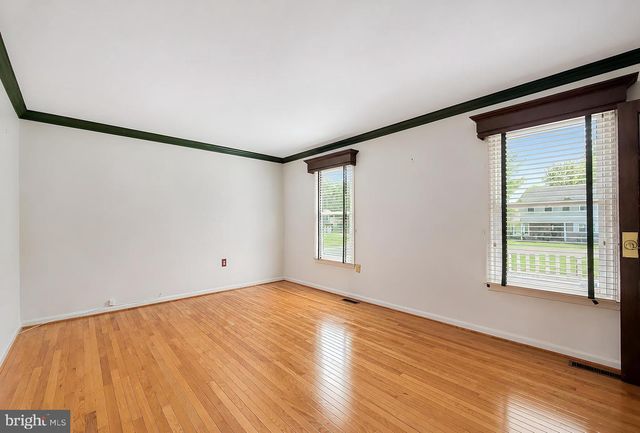 9301 LINHURST DR, Clinton, MD 20735