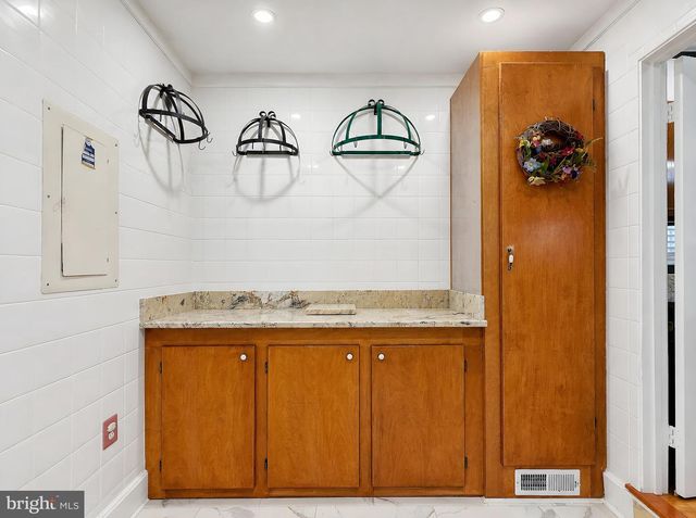 9301 LINHURST DR, Clinton, MD 20735