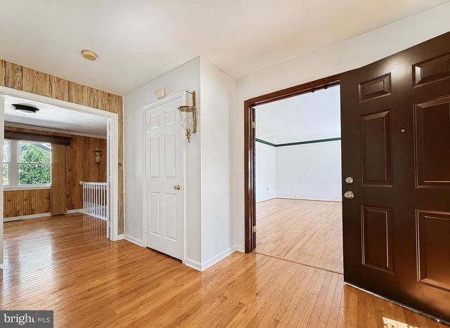 9301 LINHURST DR, Clinton, MD 20735
