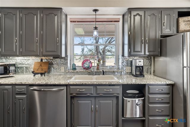 505 CR 4205, Cranfills Gap, TX 76637