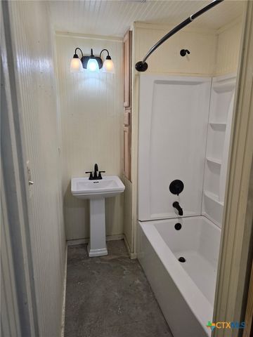 505 CR 4205, Cranfills Gap, TX 76637