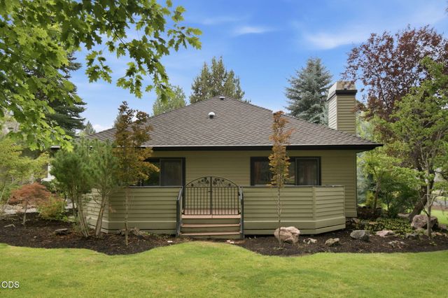 60750 Breckenridge Street, Bend, OR 97702