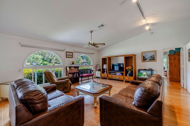 1635 71st Avenue, Vero Beach, FL 32966