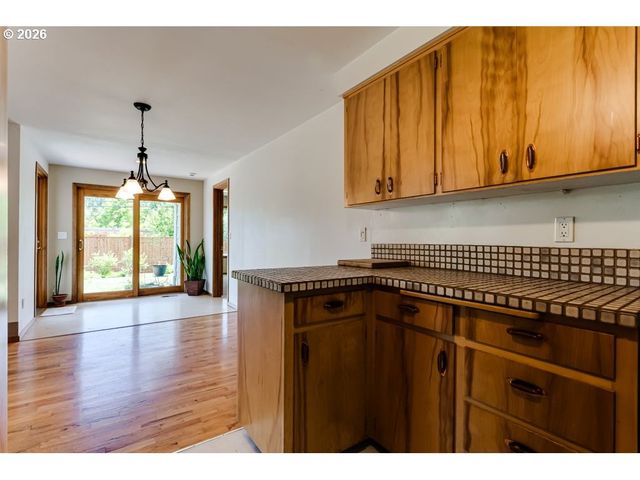 4355 PEARL St, Eugene, OR 97405