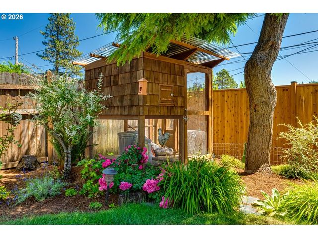 4355 PEARL St, Eugene, OR 97405