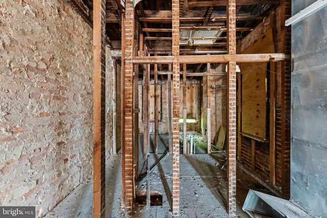 809 APPLETON ST, Baltimore, MD 21217
