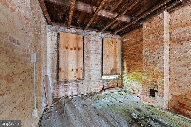 809 APPLETON ST, Baltimore, MD 21217