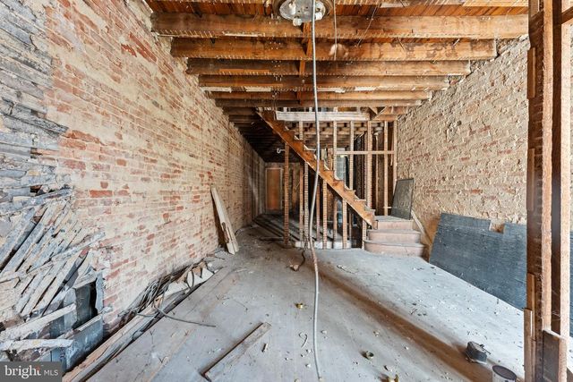 809 APPLETON ST, Baltimore, MD 21217