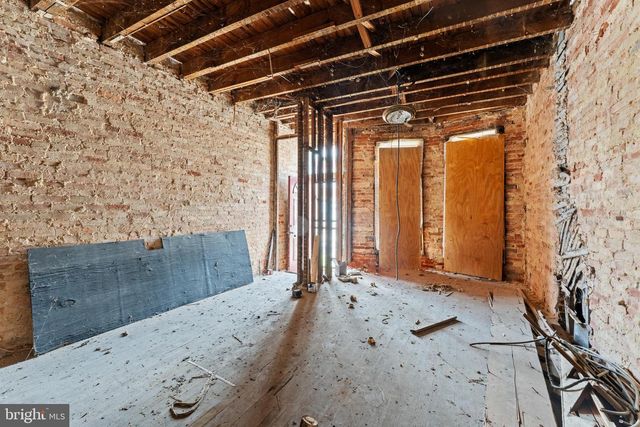 809 APPLETON ST, Baltimore, MD 21217