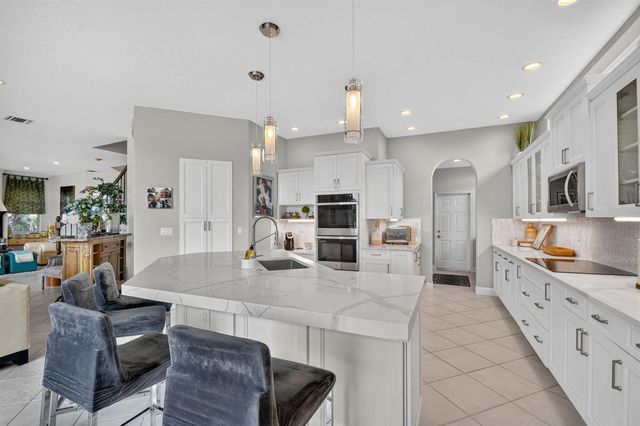 2279 Ridgewood Circle, Royal Palm Beach, FL 33411