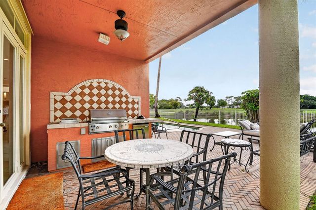 2279 Ridgewood Circle, Royal Palm Beach, FL 33411