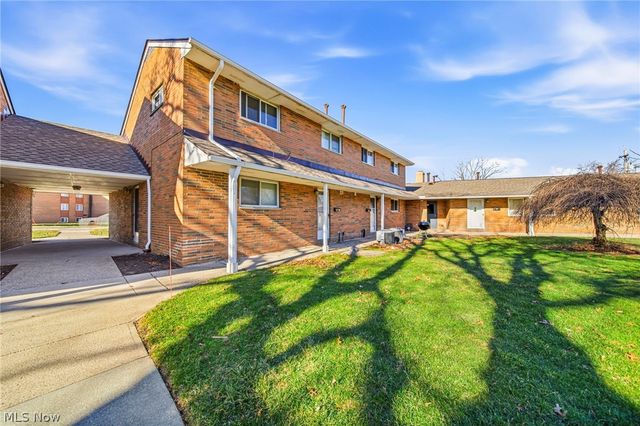 21896 River Oaks Drive C-1, Rocky River, OH 44116