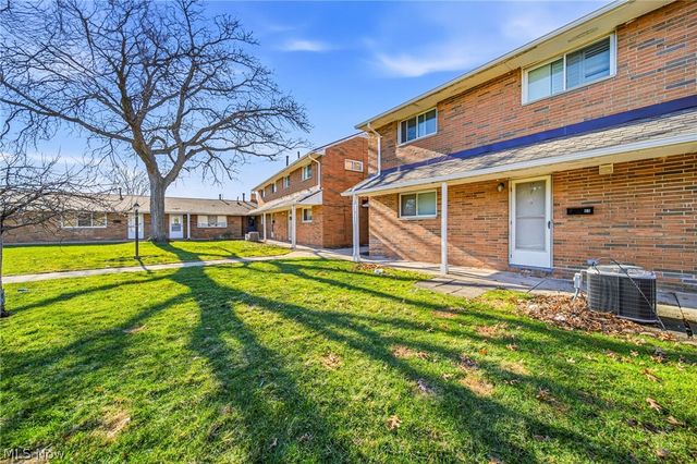 21896 River Oaks Drive C-1, Rocky River, OH 44116