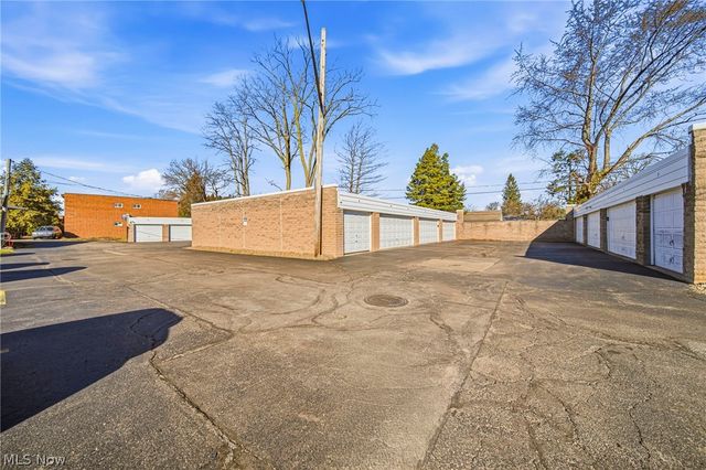 21896 River Oaks Drive C-1, Rocky River, OH 44116