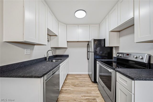 21896 River Oaks Drive C-1, Rocky River, OH 44116