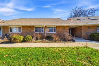 21896 River Oaks Drive C-1, Rocky River, OH 44116
