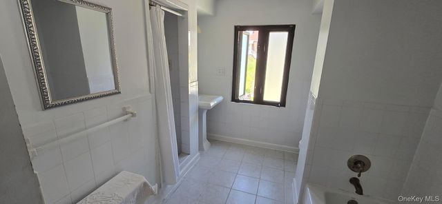 20962 Whitehall Terrace, Queens Village, NY 11427