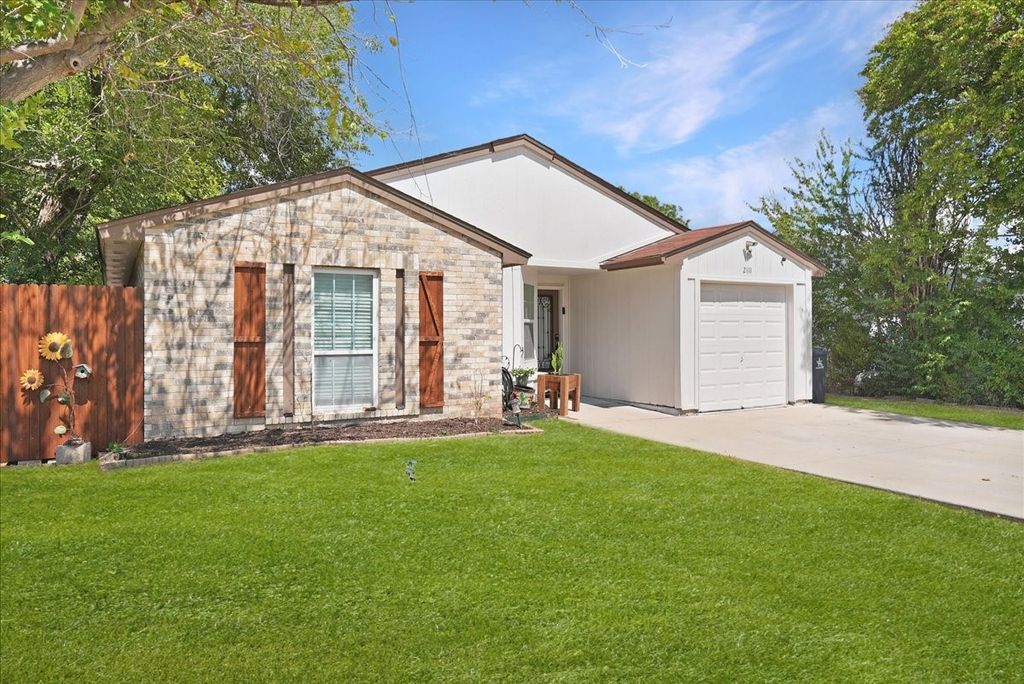 2111 Sharpshire Lane, Arlington, TX 76014 — photo 2