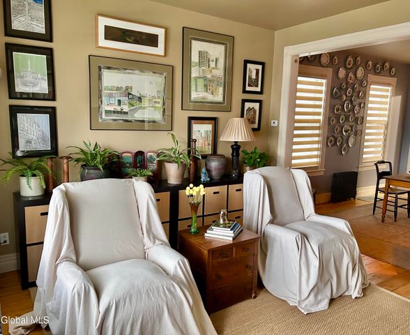 12 Parkview Court, Troy, NY 12180